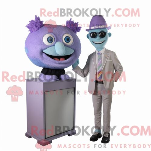 Personnage Mascotte Redbrokoly De Ballon De Rugby Marron Habillé Avec Un Pantalon De Jogging Et Des Gants