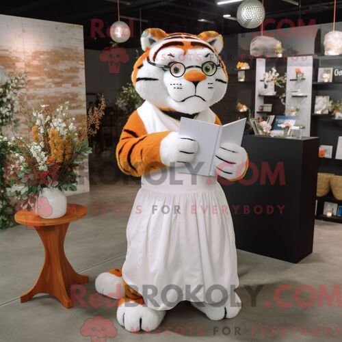 Costume Mascotte Redbrokoly De Champagne Beige Habillé D Une Robe Fourreau Et De Montres Connectées
