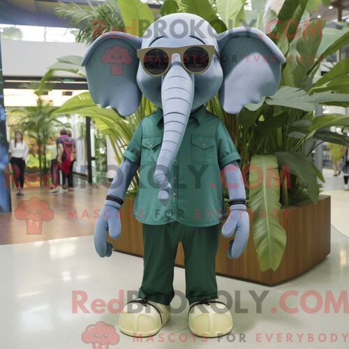 Costume Mascotte Redbrokoly D Éléphant Vert Forêt Personnage Habillé Avec Un Bermuda Et Des Lunettes De Soleil
