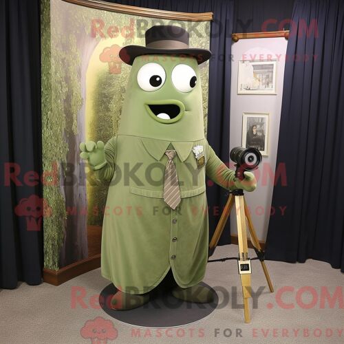 Personnage De Costume De Mascotte Redbrokoly De Croissant Rose Habillé Avec Une Robe Trapèze Et Des Bonnets