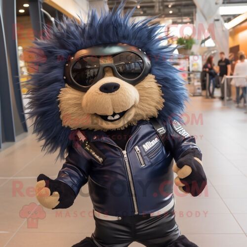 Personnage De Costume De Mascotte Redbrokoly De Porc-Épic Bleu Marine Habillé D'une Veste De Motard Et De Sacs À Dos
