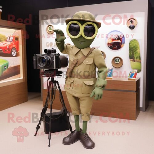 Personnage De Costume De Mascotte Redbrokoly D'olive Camera Habillé D'une Veste Et De Mallettes