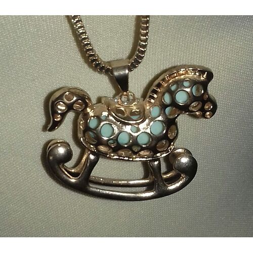 Superbe Cheval En Pendentif 4,5 X 5 Cm Avec Sa Chaine
