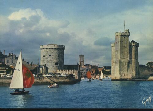Carte Postale De La Rochelle (Charente Maritime) Sortie Du Port : Tour Saint-Nicolas Et Tour De La Chaîne (Réf.171/20)