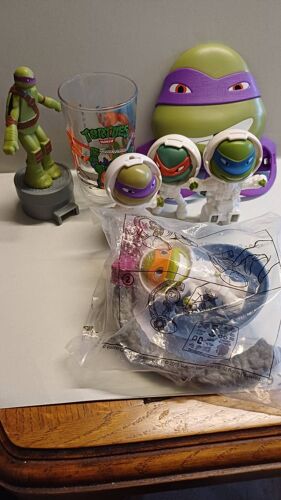 5 Figurines + 1 Verre + Masque Tortues Ninjas