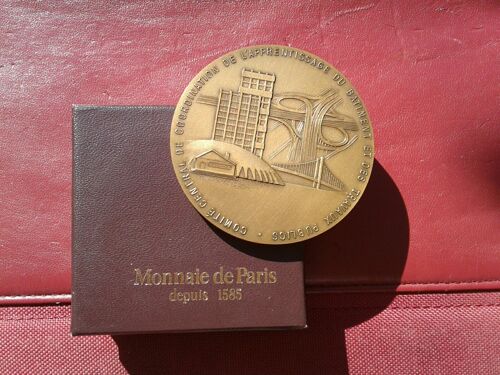 Medaille Comité Central De Coordination De L Apprentissage Du Bâtiment Et Des Travaux Publics