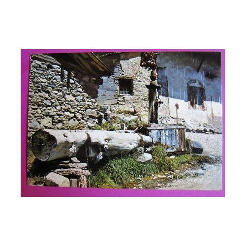 Carte Postale Affranchie : Vieille Fontaine De Saint Veran