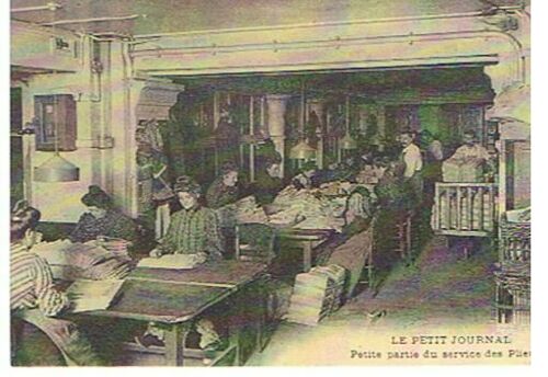 Le Petit Journal " Petite Partie Du Service Des Plieuses " - Réédition D'une Cpa - 1er Choix - Ref 060 548