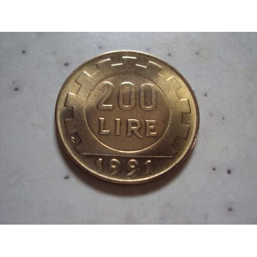 Italie...Pièce De 200 Lires 1991.