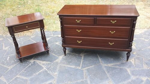 Commode Acajou (copie d'ancien des années 60) Une brûlure de cigarette sur le plateau 1 pied abimé + 1 Table de nuit