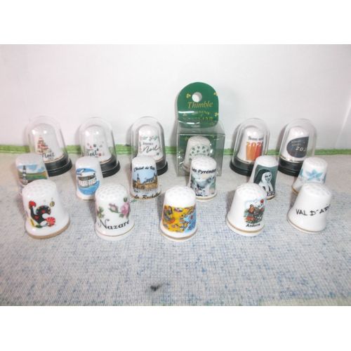 Lot De 17 Dés À Coudre De Collection - En Porcelaine - 2,8 Cm De Hauteur