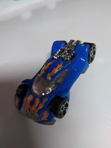 Hot wheels racing car bleu