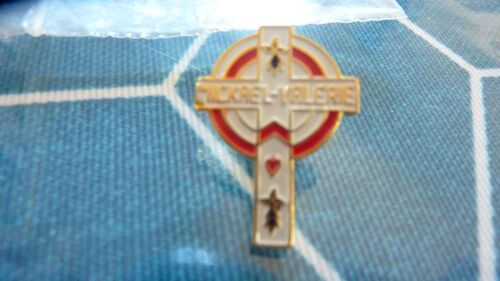 Pin's Rare De Mariage Breton = Mickael Et Valérie, Croix, Hermine, Coeur