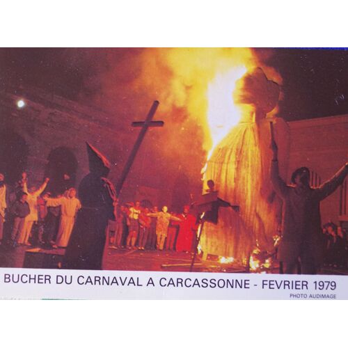 Carte Postale Bûcher Du Carnaval De Carcassonne