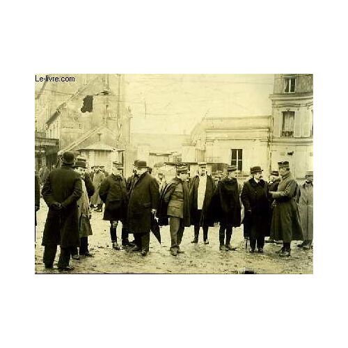 Photographie Originale, Albuminée, En Noir Et Blanc, De La Cour Neuve, Suite À Une Explosion, Le 6 Juin 1917