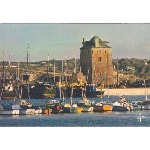 Cpm - 29129 - Camaret - La Tour Vauban Sur Le Sillon