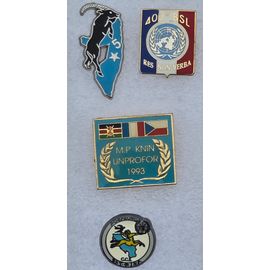 4 Pin'S Arme " Onu "