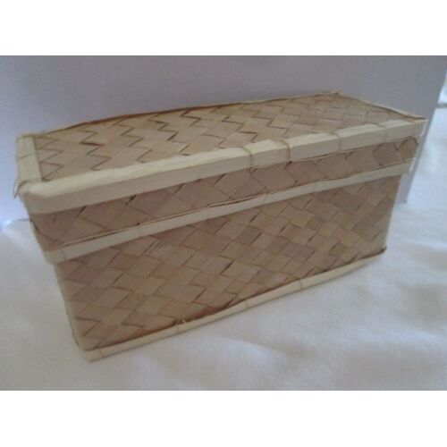 Petite boite rectangle en matière naturelle