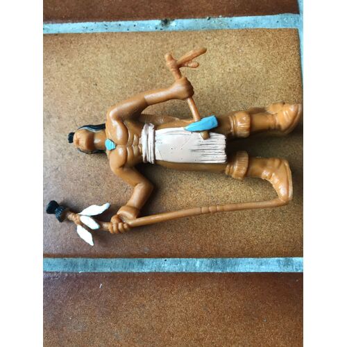 Figurine Plastique Indien Pocahontas - Walt Disney - Yolanda - 1995 - 10x6,5 Cm