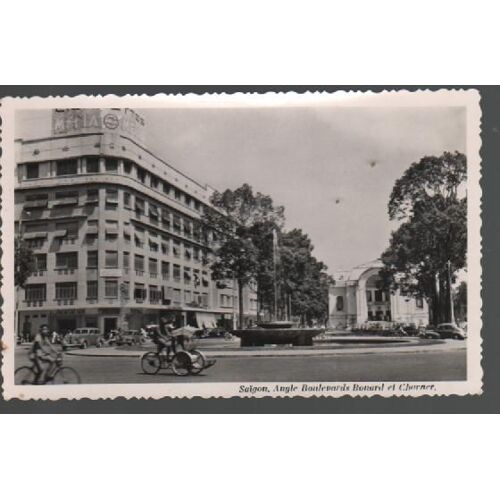 Cpsm Saigon (Viet-Nam) Angle Boulevard Bonard Et Charner