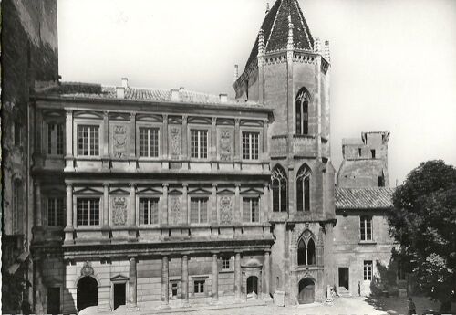Uzès Façade Du Château De Philibert Delorme Et La Tour De La Vigie