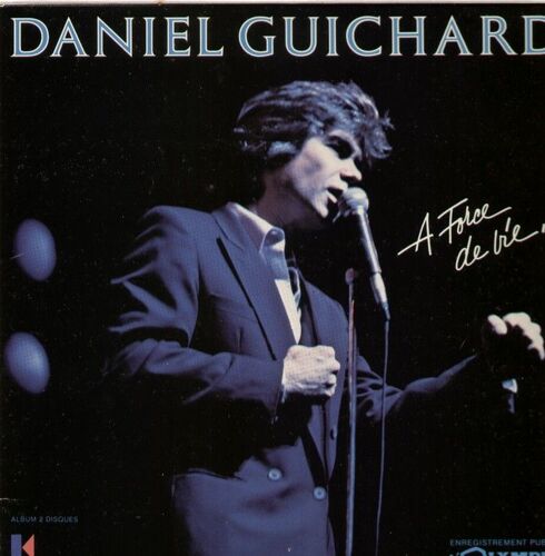 A Force De Vie (Olympia Enregistrement Public) : A Paris, Petit, Avec Le Temps, Syracuse, Santiano, Ma Mome, Un Jour Tu Verras, L'enfer, La Tendresse, Avispado, Je T'aime Tu Vois, Mon Vieux, ...