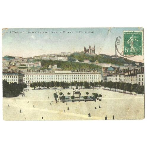 Lyon -La Place Bellecour Et Le Coteau De Fourvière