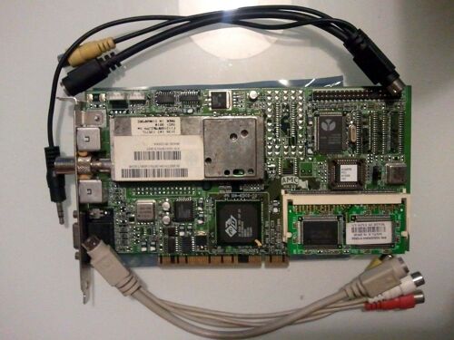 ATI  ALL-IN WONDER Rage PRO - Adaptateur graphique - 8 Mo - AGP 4x - Tuner TV - entrées et sorties Audio/Vidéo