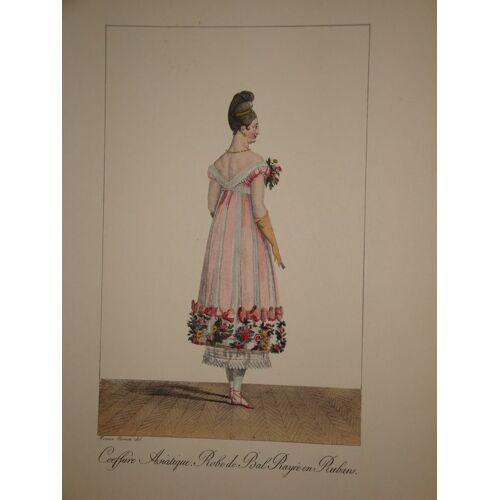 Modes Et Costumes D'autrefois - Coiffure Asiatique - Robe De Bal Rayée En Rubans