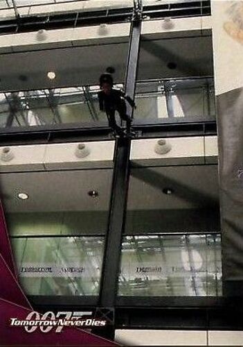 Trading Card 007 Demain Ne Meurt Jamais 24 Defying Death And Gravity Michelle Yeoh