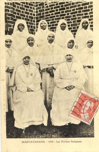 Carte Postale Ancienne : Les Soeurs Missionnaires De St Esprit À Madagascar