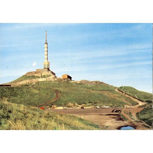 L'auvergne Puy De Dôme, Parking-Autos À L'arrivée De La Route Au Sommet Que Domine Les Installations Et La Tour De La R.T.F.