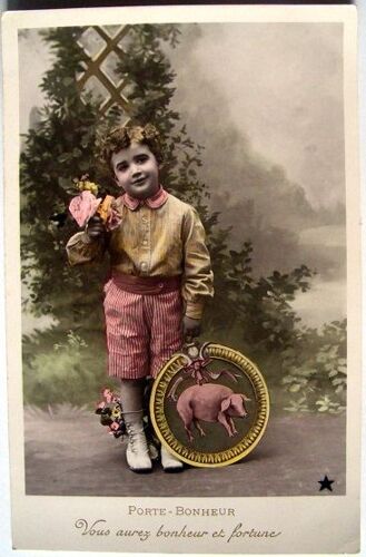 Enfant Avec Son Porte Bonheur