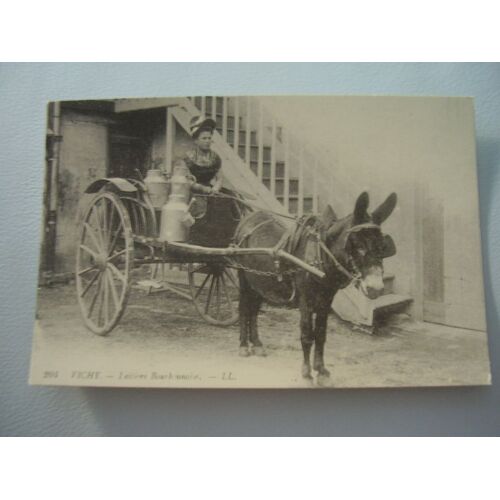 Carte Postale Vichy Laitière Bourbonnaise Noir & Blanc
