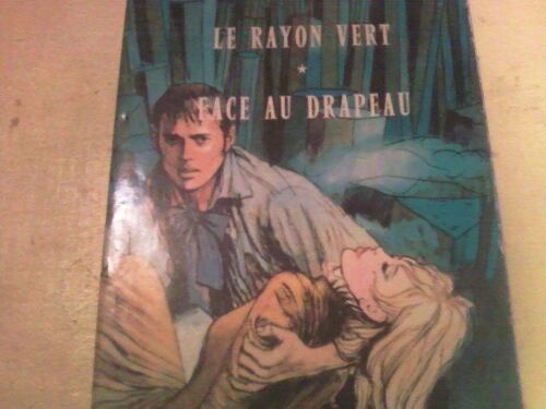 Le Rayon Vert Face Au Drapeau