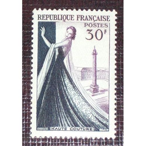 France N° 941 Neuf Sans Charnière De 1953 - 30f Violet Et Bleu-Noir « Haute Couture Parisienne : Mannequin En Robe De Soirée Et Place Vendôme, À Paris »