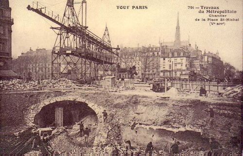 Paris 5e - Travaux Du Metropolitain - Place Saint Michel - Reedition D'une Cpa - 1er Choix - Ref 022 017