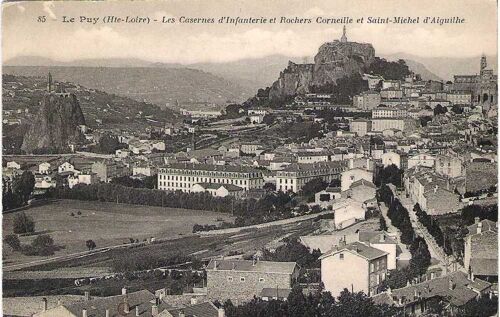 Le Puy - Les Casernes D'infanterie - Ayant Circulée - Ref 021 416