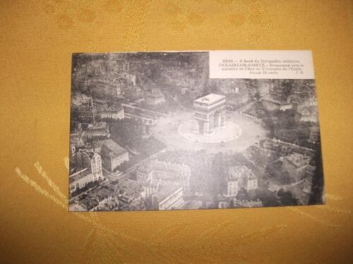 Carte   Postale   Quartier Arc De Triomphe À Bord Du Dirigeable Militaire