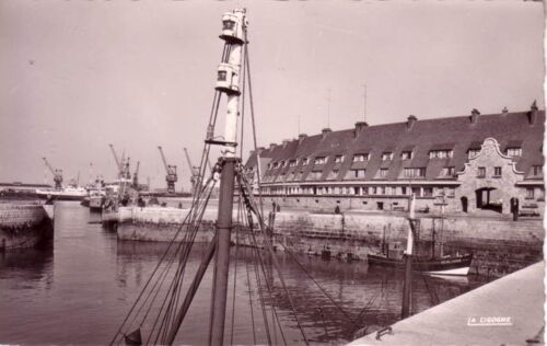 Calais - Le Bassin Du Paradis Et Le Courgain Maritime