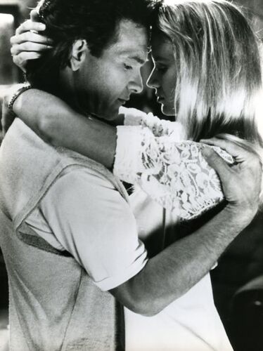Patrick Swayze - Road House - Kelly Lynch - Photo De Presse Argentique Noir Et Blanc - Format 18x24 Cm