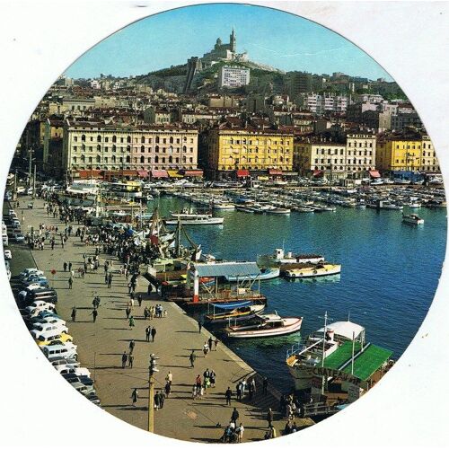 Marseille - Vue D'ensemble Sur Le Vieux Port Et Notre-Dame-De-La-Garde . Carte Ronde Diam 15 Cm