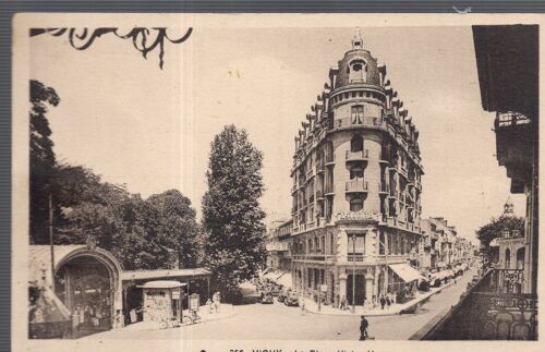 Carte Postale De Vichy (Allier) La Place Victor Hugo (Réf.256)