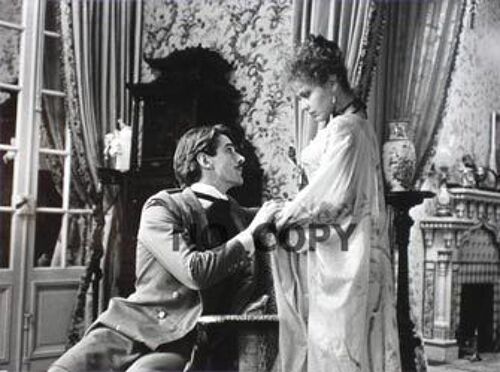 Ornella Muti Et Jeremy Irons  -  Un Amour De Swann  -  Format 18x24cm  -   1984