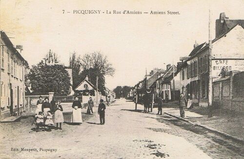 Picquigny .(Somme) - La   Rue  D' Amiens . Carte  Ancienne.
