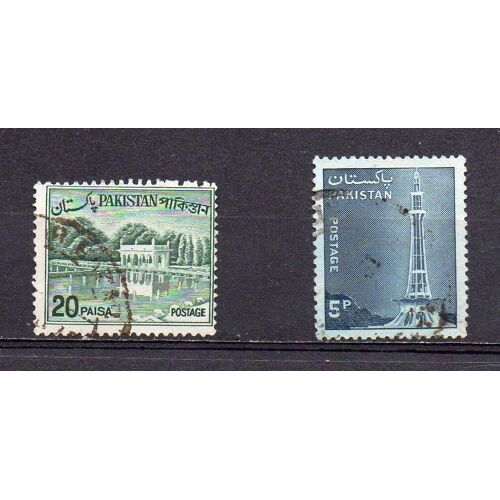 Pakistan- Lot De 2 Timbres Oblitérés Divers