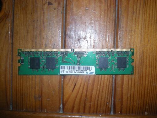 Samsung - Mémoire - 256 Mo - DIMM 184 Broches - DDR - PC2 3200U - 333 MHz - Ref: M378T3354CZO