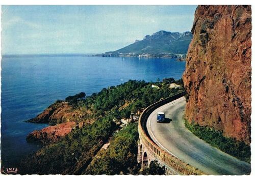 06. Voiture Sur La Route De La Corniche D'or, Virage De La Pointe De L'esquillon.