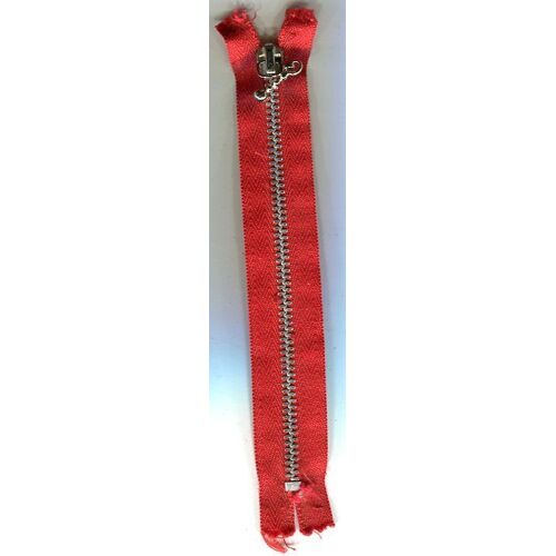 Fermeture Éclair - Métal Rouge - A Chaîne - 15 Cm