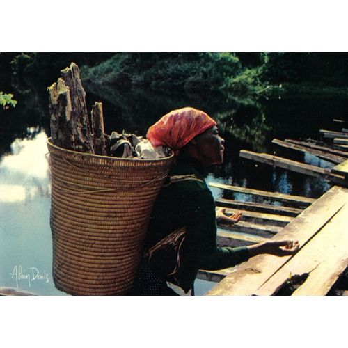 Carte Postale, Afrique, Femme Sur Un Pont, Retour Des Champs